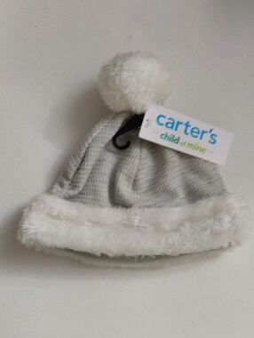 Carter's Baby Cozy Grey/White Pom Beanie  17" Head Circumference 0-18M new